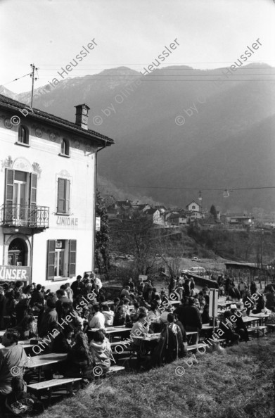 Image of sheet 19950020 photo 34: frtsg. 950010 Carnevale in Gordevio vor dem Unione. mit Carla Zanoli. und Hansruedi.