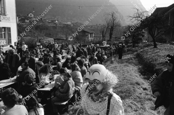 Image of sheet 19950020 photo 35: frtsg. 950010 Carnevale in Gordevio vor dem Unione. mit Carla Zanoli. und Hansruedi.