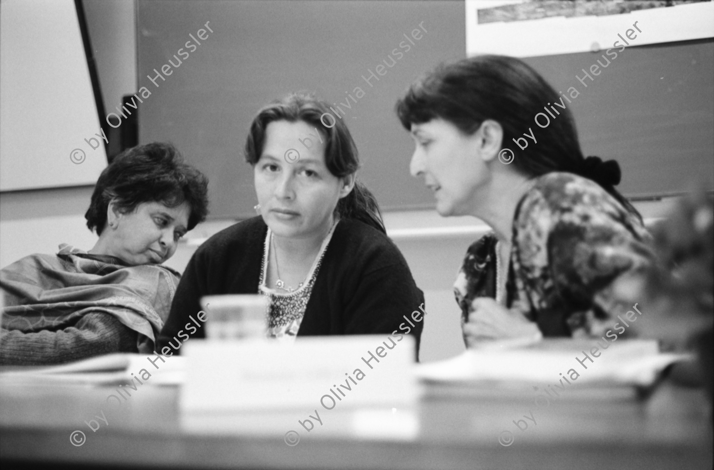 Image of sheet 19950031 photo 17: femmes villes et anvironnement. 0 - 1 Marni Pigott 2 rue Nicole 1206 Nyon chercheur associé University College London
 2  Margarita Mejia Soziologin Uni E. Mondlane Maputo Mozambique.
 9-11 Pratima Panwalker SIDDMI (ONG) Bombay Indien
 12 - 14 Prof Ursula Paravicini Uni Hanover BRD Architektur Institut
 17 -18 Grethel Sequeira Mulukuku Nic.
 19 Sehba Husain UNICEF Uttar Pradesh Indien.26-36 Kadidia Tall Ouagadugu Burkina Faso Portrait Geneva Schweiz Suisse 1995