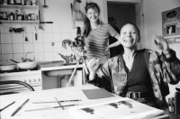 Image of sheet 19950061 photo 15: Black Citron ? Sängerin Marianne Genf im Erismannhof. Küche 1995 Schweiz Zürich