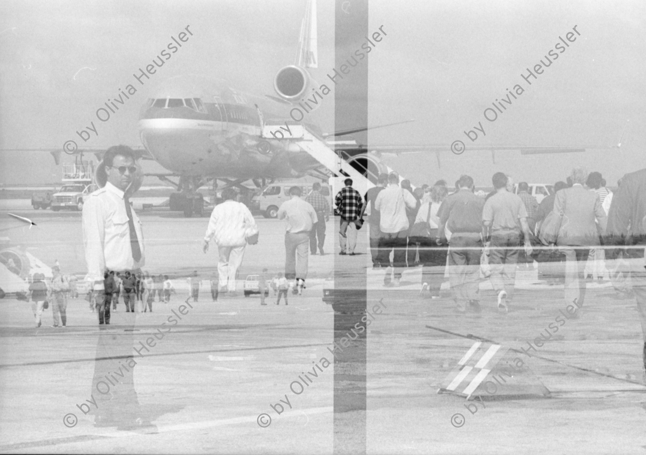 Image of sheet 19950070 photo 4: Flughafen Curacao Doppelbelichtungen Flugzeug der KLM und Leute etc,