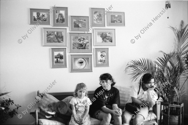 Image of sheet 19950100 photo 2: abgerodetes Land für Viehwirtschaft. Meine Photographien Fotos eingerahmt in der Stube hängend. Davor sitzt eine nicaraguanische Fremdarbeiterin auf Sofa. Auf Arbeitssuche. Denkmal in Innenstadt. bei Postbüro. San José. Ursula Hauser während Vortrag mit Johannes Raichmayr (re)
Johannes Malick Matthias Reichmayr (* 8. März 1947) lebt in Wien und arbeitet als Psychoanalytiker, Psychologe und Wissenschaftshistoriker. 
Universität San Pedro. Costa Rica 1995