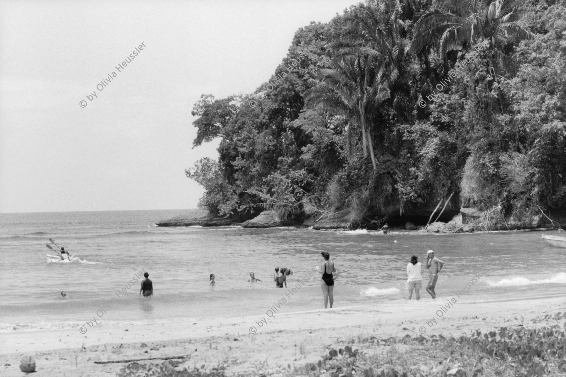 Image of sheet 19950130 photo 19: Sandstrand an der Atlantikküste wird von vielen Touristen und Touristinnen aus Europa begehrt. Puerto Viejo Punta Uva Costa Rica 1995 √ Atlantic coast beach tourist tourism