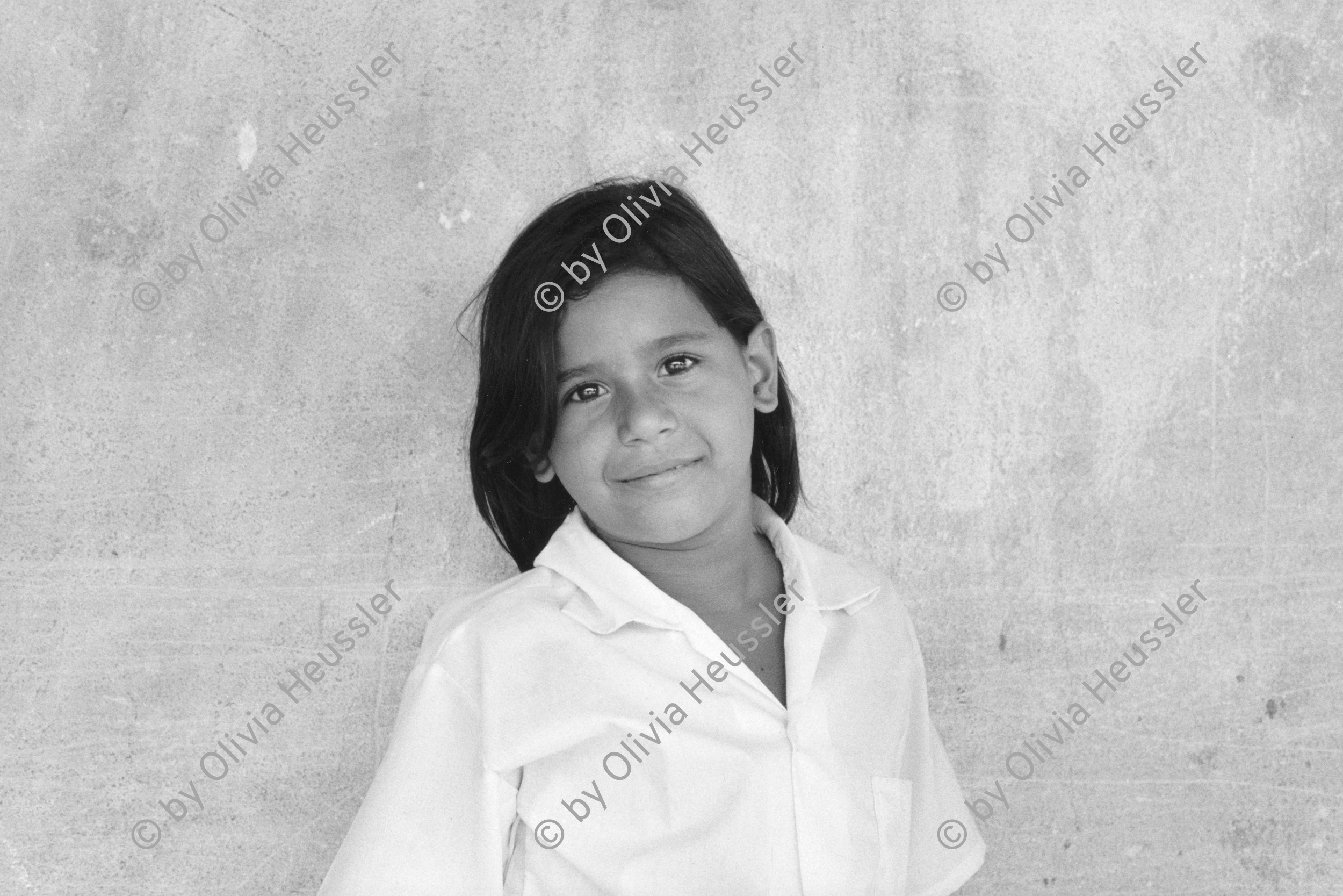 Image of sheet 19950150 photo 32: Die Tochter von Janet, der Lehrerin in Lagartillo bei Achuapa. Nicaragua 1995
School girl in coop owned school √
student child sandinist cooperative Sandinist Coop owned school, named after swiss volunteer 'Maurice Demierre', killed by the Contra in 1986