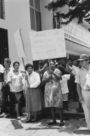 Image of sheet 19950170 photo 7: © 1995, Olivia Heussler / www.clic.li
Während der Protestkundgebung zum Tag der Arbeit. Gegen Hunger, Arbeitslosigkeit und Privatisierung. Esteli Nicaragua √
During 1. May manifestation. Against hunger, unemployment and privatization. protest sandinist women woman

«Unidos contra el hambre no mas desempleo no ala privatizacion si al trabajo»
Vereint gegen den Hunger, keine Arbeitslosigkeit mehr, keine Privatisierungen. Ja zur Arbeit.