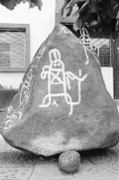 Image of sheet 19950190 photo 5: Petroglyphen prähistorische precolumbinische precolumbianische prehistorical
Petroglyphen sind in Stein gearbeitete Felsbilder aus prähistorischer Zeit. Anders als Felsmalereien werden Petroglyphen graviert, geschabt oder gepickt und damit in den Fels eingetieft. Petroglifos de la cuenca del rio esteli. Figura antropomorfa. Sinslani 2004 (s. 145 pagina.)
Victoria Salinas. Meiling und Yaosca Polin Sergio Valdivia Salinas mit Kamera. und Stirnband. 
Oscar Turcios, Tabakplantage Tabak Jugendliche arbeiten in der Tabakernte. 10 bis 15 Jahre alt. APT arbeiten 8 Stunden im Tag. 13,5 Corobas im Tag. 1$ =7.35 $ oder 12 Tg. und 182 Cordobas. Samstag ganzer Tag. Jugendl. verdienen gleich viel wie Erwachsene. Kinder sammeln Blätter und legen sie auf den Wagenanhänger des Traktor. Esteli Nicaragua 1995
Kinder arbeiten in der Tabakplantage. Kinderarbeit Tabak Pestizide 
﻿﻿﻿﻿﻿﻿﻿children working at tobacco plantation child work pesticide