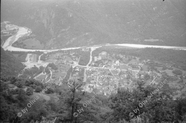 Image of sheet 19950222 photo 28: Auf der Alpe Nimi bei Onkel Zanoli Ziegen Ziegenbock Beim Käsen Carla Zanoli Ziegenkäse Tessin Ticino Valle Maggia 
8. Juli Albishaus 85. Geburtstag Amalie Pinkus Bigna Rambert und Bertold Rotschild Zürich