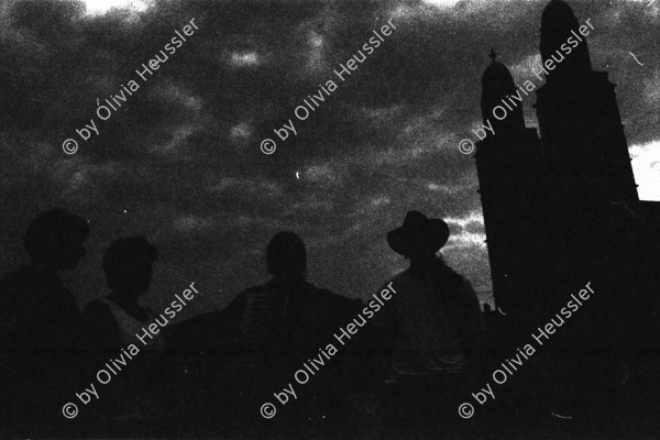 Image of sheet 19950360 photo 20: Antikrieg kundgebung auf dem Münsterplatz und der Münsterbrücke gegen Krieg in Bosnien. mit Hansjörg Braunschweig SP Muslim Mädchen mit Kopfbedeckung zündet Kerzen an. Völkermordplakat
Musikerin mit Handorgel im HG Grossmünster Dieter Oswald und Josi Meier Zürich Schweiz Protest Switzerland 1995