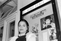 Image of sheet 19950390 photo 18: Michelle Handelman ist Autorin des Dokumentarfilms 'Bloodsisters' und lebt in San Francisco. Zürich, 2. November 1995 √
Michelle Handelman (born in Chicago, Illinois) is an American video installation artist, filmmaker, photographer, performer, writer and professor.