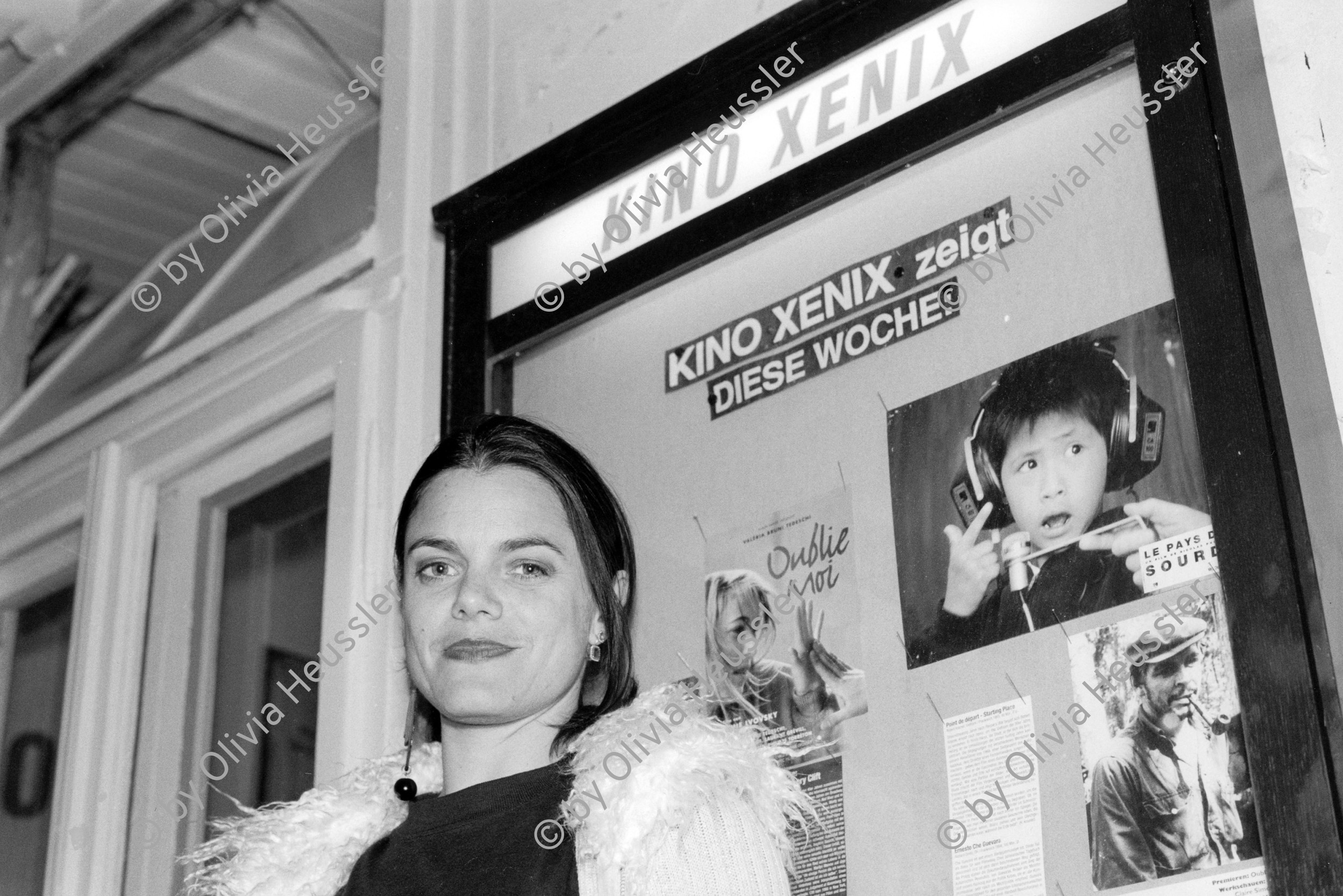 Image of sheet 19950390 photo 18: Michelle Handelman ist Autorin des Dokumentarfilms 'Bloodsisters' und lebt in San Francisco. Zürich, 2. November 1995 √
Michelle Handelman (born in Chicago, Illinois) is an American video installation artist, filmmaker, photographer, performer, writer and professor.