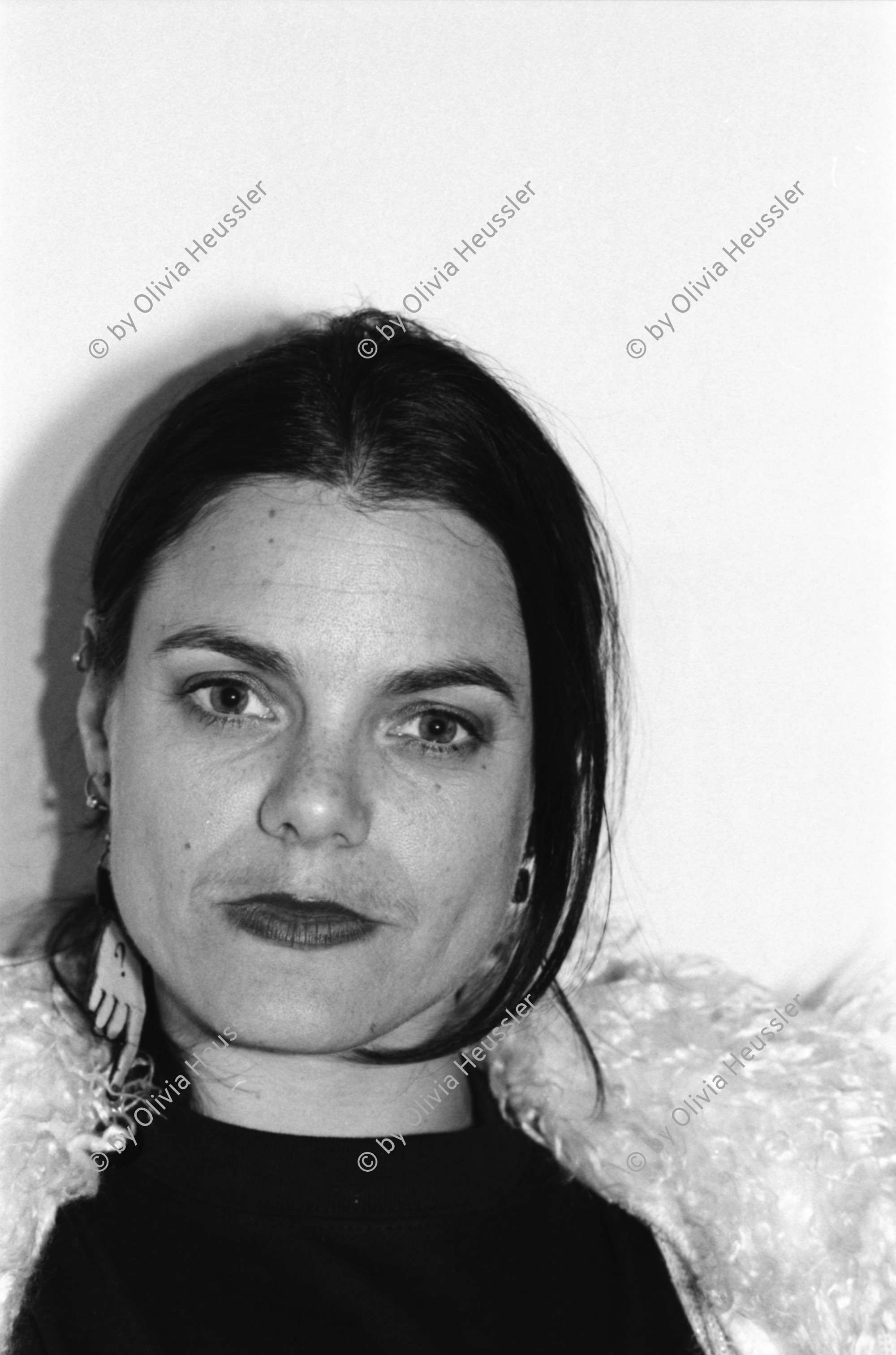 Image of sheet 19950390 photo 33: Portrait Michelle Handelman Autorin des Dokumentarfilms über die Lesben szene in San Franzisco Xenix Zürich 
Michelle Handelman (born in Chicago, Illinois) is an American video installation artist, filmmaker, photographer, performer, writer and professor.
Michelle Handelman ist Autorin des Dokumentarfilms 'Bloodsisters' und lebt in San Francisco. Zürich, 2. Nov. 1995