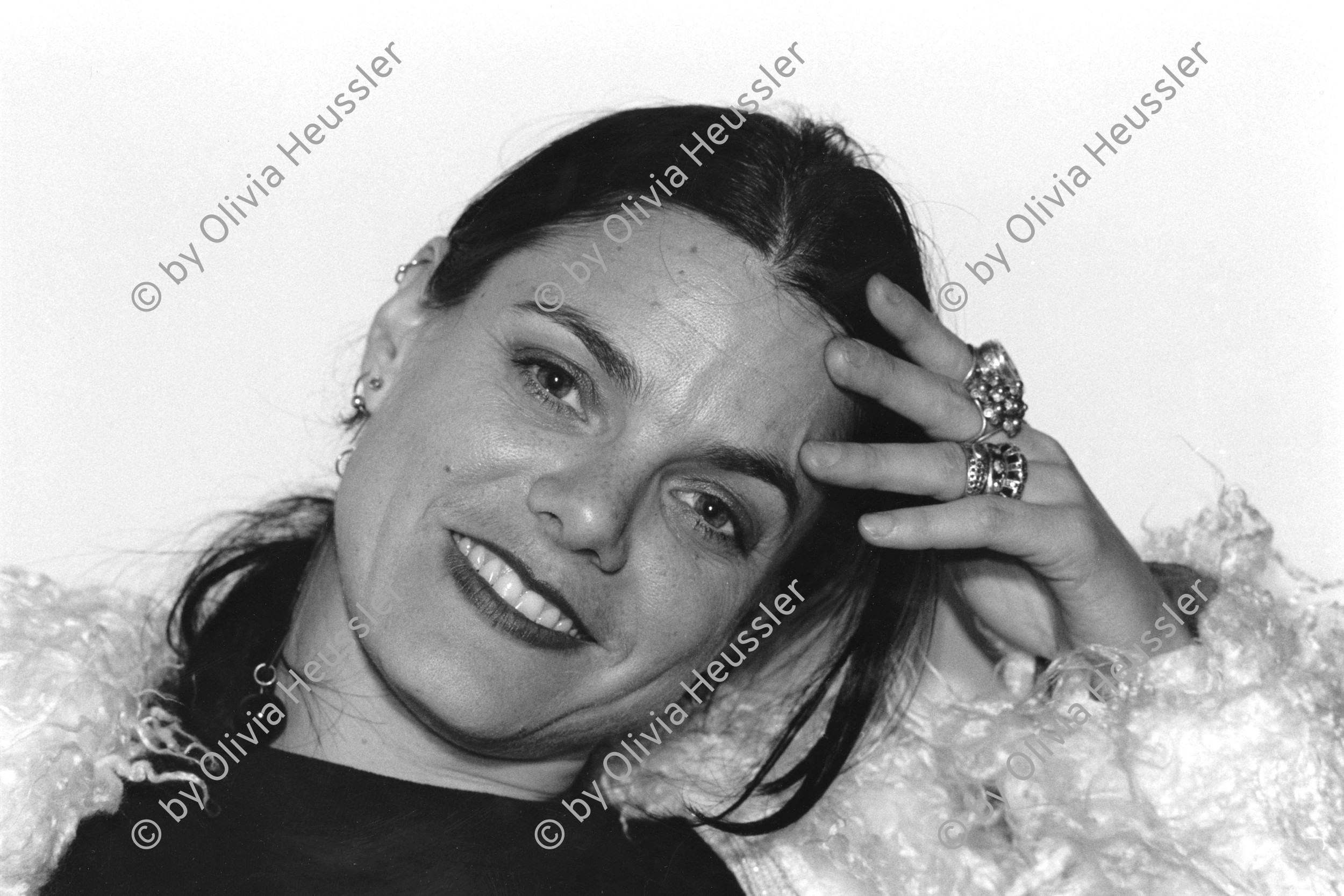 Image of sheet 19950390 photo 35: Michelle Handelman ist Autorin des Dokumentarfilms 'Bloodsisters' und lebt in San Francisco. Zürich, 2. November 1995 √
Michelle Handelman (born in Chicago, Illinois) is an American video installation artist, filmmaker, photographer, performer, writer and professor.