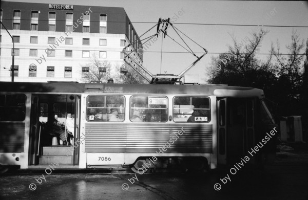 Image of sheet 19950410 photo 37: Ruth vor Hotel Koliba an der BushaltestelleUebersicht auf Hausberg Sicht auf Stadt. Strassenbahn