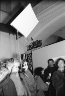 Image of sheet 19950420 photo 17: Altstadt Bratislava Vaclav Macek eröffnet Ausstellung der Russen in einer Kathedrale 21 Ann Arden Mc Donald 23 Lucia Benicka 29 Tihomir Penov Bulgarischer Magnum Photograph Joseph Koudelka hängt seine grosse Ausstellung Dom Kultur Slowakei