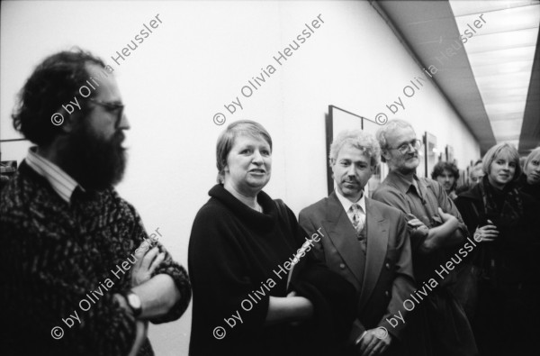 Image of sheet 19950430 photo 35: Josef Joseph Koudelka hängt seine Ausstellung. Ausstellung Immobilienmark Altstadt inder Nacht Café Roland Eröffnung der Foto Photo Ausstellung von Josef Koudelka re. und Vaclav Macek li. Iren Stehli Bratislava Slowakei Slowaqia Slowakia 1995