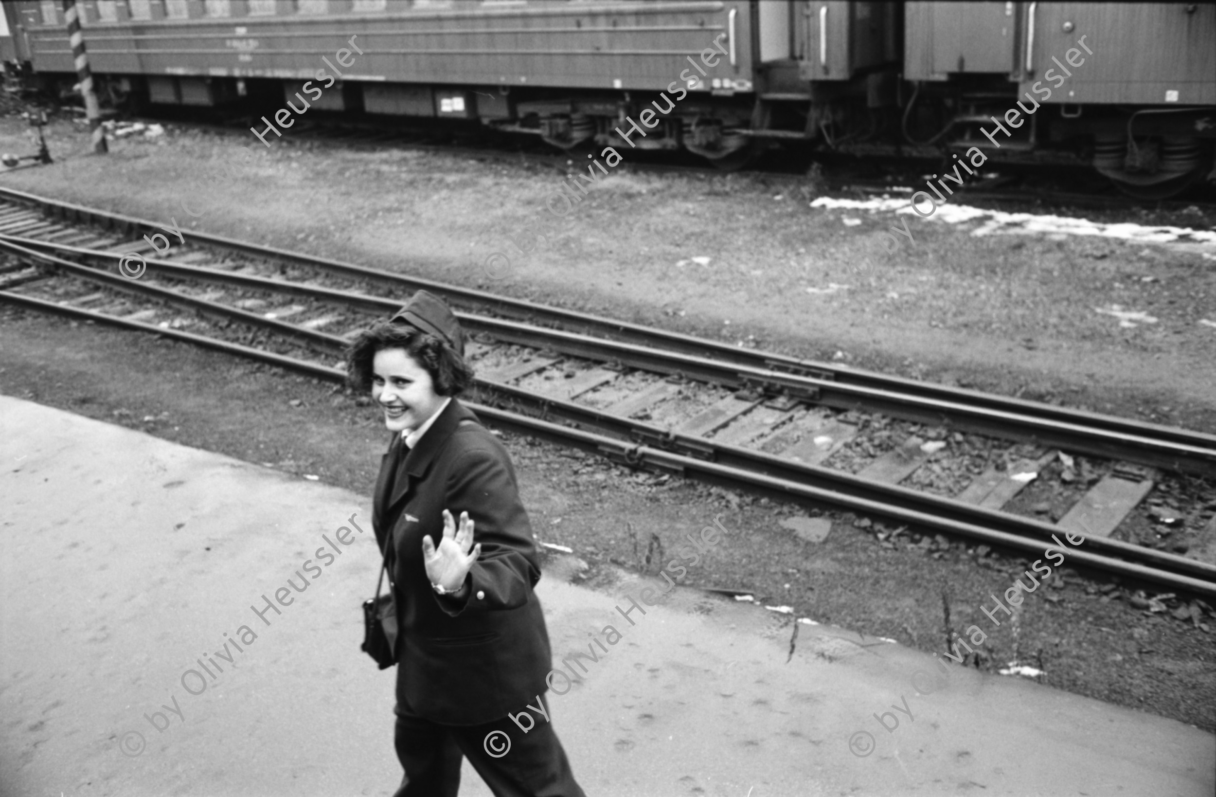 Image of sheet 19950440 photo 19: Eröffnung Monat der Photographie mit Macek und Bürgermeister.Zugreise Iren Stehli Susanne Roth Abfahrt Zugführer