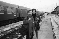 Image of sheet 19950450 photo 31: Roth und Iren Stehli auf Bahntrassee Bahnhof mit Armeeangehörige Spisska Nova Ves
