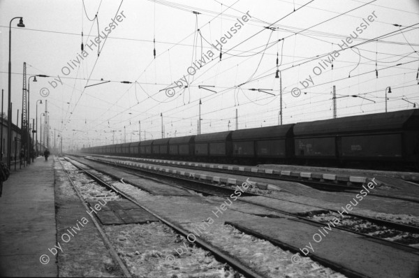 Image of sheet 19950470 photo 25: gemischt Personen Minkoff Ohlesen tanzen  König Pfaff Kia Motors Bahnhof  Roma raucht Portrait