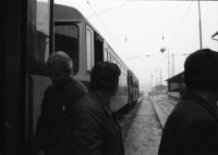 Image of sheet 19950470 photo 34: gemischt Personen Minkoff Ohlesen tanzen  König Pfaff Kia Motors Bahnhof  Roma raucht Portrait