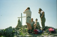 Image of sheet 19951500 photo 8: Carla Zanoli Olivia Heussler Ziegen auf der Alpe Nimi mit Zio ? Touristen Hansruedi Melken Ziegen auf der Alpe Nimi mit Zio Zanoli Touristen Melken Gordevio valle Maggia Ticino 1995
