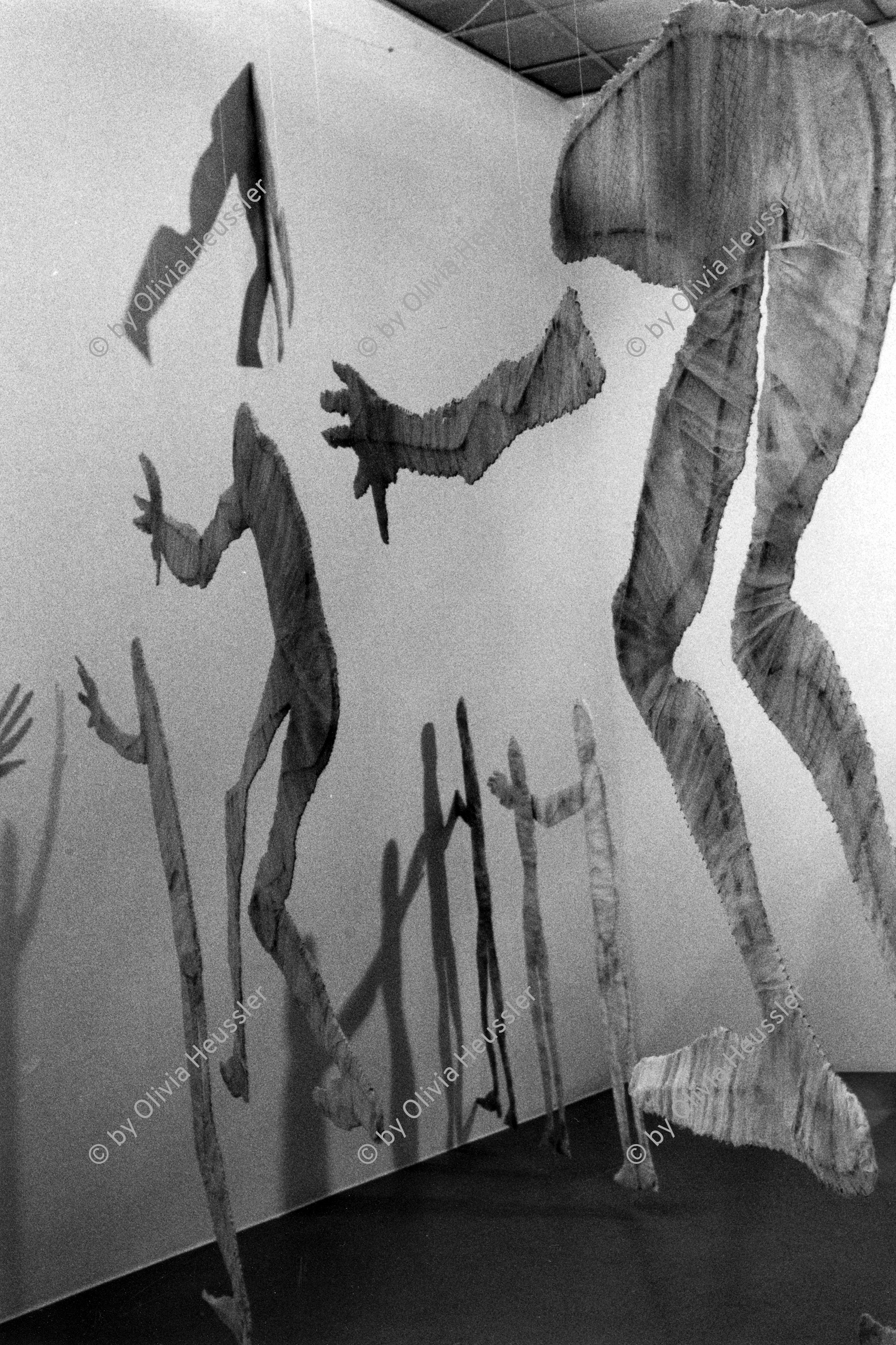 Image of sheet 19951510 photo 17: Ausstellung Vernissage von Valery Heussler in Basel Metallplastikerin Bildhauerin Künstlerin Kanton Aargau Schweiz 1995
Der Kreis 48 war eine Basler Künstlergruppe, die sich im Jahr 1948 auf Initiative von Max Kämpf bildete. √ Kunst Künstlerin art 
© 1995, OLIVIA HEUSSLER / www.clic.li