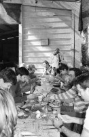 Image of sheet 19960030 photo 36: Alte Ölfässer mit Kunstwerk Spiegel Frau beim Füttern der Kälber Mann Schoppen geben Kalb Gruppenbild Fahrrad
Israel Kibbutz Samar 1996