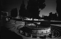 Image of sheet 19960080 photo 25: Aussicht auf Jerusalems Altstadt von der Terasse des Austrian Hospiz. Minarett Nr. 10 Felsendom 687 - 691 von dem Omaijadenkalifen Abd el Malik über dem Felsen erbaut, auf dem Abraham angeblich seinen Sohn Isaak opfern wollte, über dem Salomo den ersten jüdischen Tempel errichtete und von dem Mohammed für eine Naht in den Himmel ritt. 1956 bis 1964 völlig restauriert. Religiöse Touristen mit Holzkreuz. King Salomon Street. Israel Jerusalem
Die al-Aqsa-Moschee (‏المسجد الأقصى‎ al-masdschid al-aqsa, DMG al-masǧid al-aqṣā, ‚die ferne Kultstätte‘) ist eine Moschee auf dem Tempelberg in der Jerusalemer Altstadt. Sie gilt als drittwichtigste Moschee des Islams nach der al-Haram-Moschee mit dem zentralen Heiligtum der Kaaba in Mekka und der Prophetenmoschee mit dem Grab des Propheten Mohammed in Medina