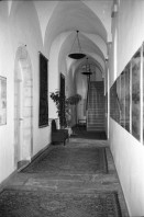 Image of sheet 19960090 photo 10: frtsg. 0080 Jerusalem Falaffel Stand mit israelischem Soldaten
Sicht auf Via Dolorosa und King Salomon Street mit Wahlpropaganda und Stacheldraht. American Colony Hotel Jerusalem Japanisch religiöse Touristengruppe trägt Holzkreuz und betet. mit Jesus Gilet. Strand am Mittelmeer mit Hotel Meret und Lisbeth. Kinderpark Pferde am im Wasser Strand mit untergehender Sonnemit Minilux 
Israel 1996