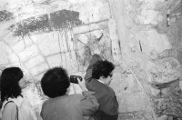 Image of sheet 19960090 photo 16: frtsg. 0080 Jerusalem Falaffel Stand mit israelischem Soldaten
Sicht auf Via Dolorosa und King Salomon Street mit Wahlpropaganda und Stacheldraht. American Colony Hotel Jerusalem Japanisch religiöse Touristengruppe trägt Holzkreuz und betet. mit Jesus Gilet. Strand am Mittelmeer mit Hotel Meret und Lisbeth. Kinderpark Pferde am im Wasser Strand mit untergehender Sonnemit Minilux 
Israel 1996