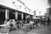 Image of sheet 19960090 photo 25: In einem Restaurant an der Mitelmeerküste in Israel. 1996 √ Mediterran sea coast café bistro