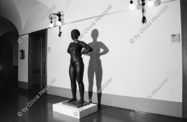 Image of sheet 19960210 photo 2: Ausstellung Alis Guggenheim im Stadthaus 3. Stock Zürich Figuren Frau 1928