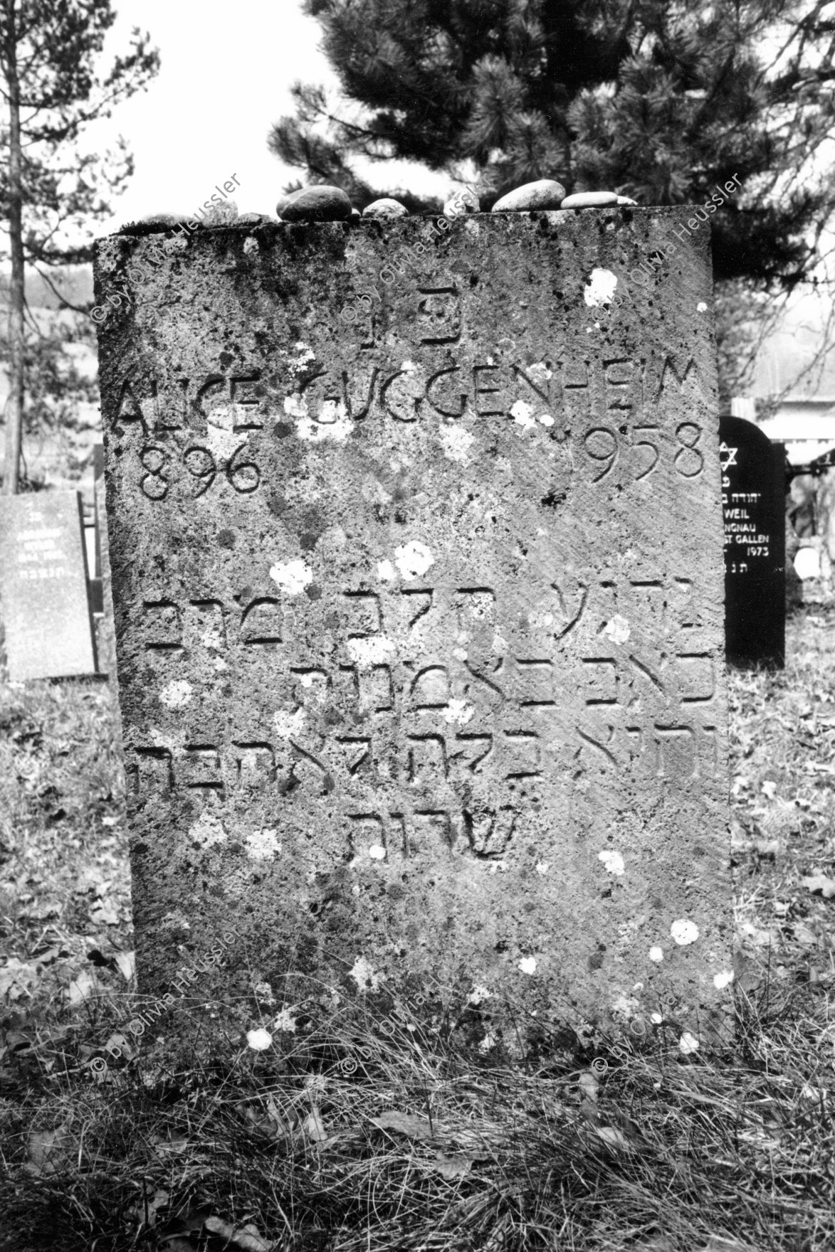 Image of sheet 19960230 photo 15: © 1996, Olivia Heussler / www.clic.li
Switzerland Europe 03. 1996 √ 
Grave stone on the grave of the artist, painter and sculptor Alis Guggenheim (1896-1958) Jewish cemetery in Lengnau.
art woman 
www.alisguggenheim.com