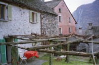 Image of sheet 19960250 photo 31: Bei Khana mit Polin Sergio Valdivia Salinas
Percy Heussler Portrait 1996 Alsace Elsass France Frankreich 
Haus Gordevio im Winter Garten und Bad Zimmer Valle Maggia Ticino Tessin Svizzera Suisse 1996