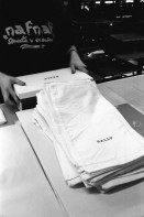 Image of sheet 19960340 photo 33: Arbeit am Fliessband. Schuhfabrik Bally, Stabio, Schweiz. 05.96