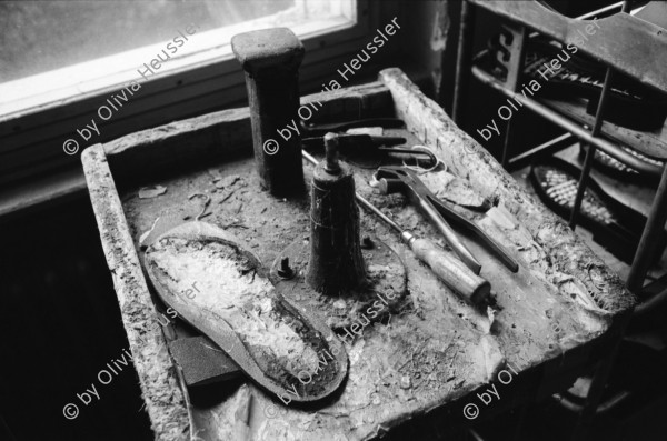 Image of sheet 19960350 photo 26: Worker in a shoe factory when polishing shoes