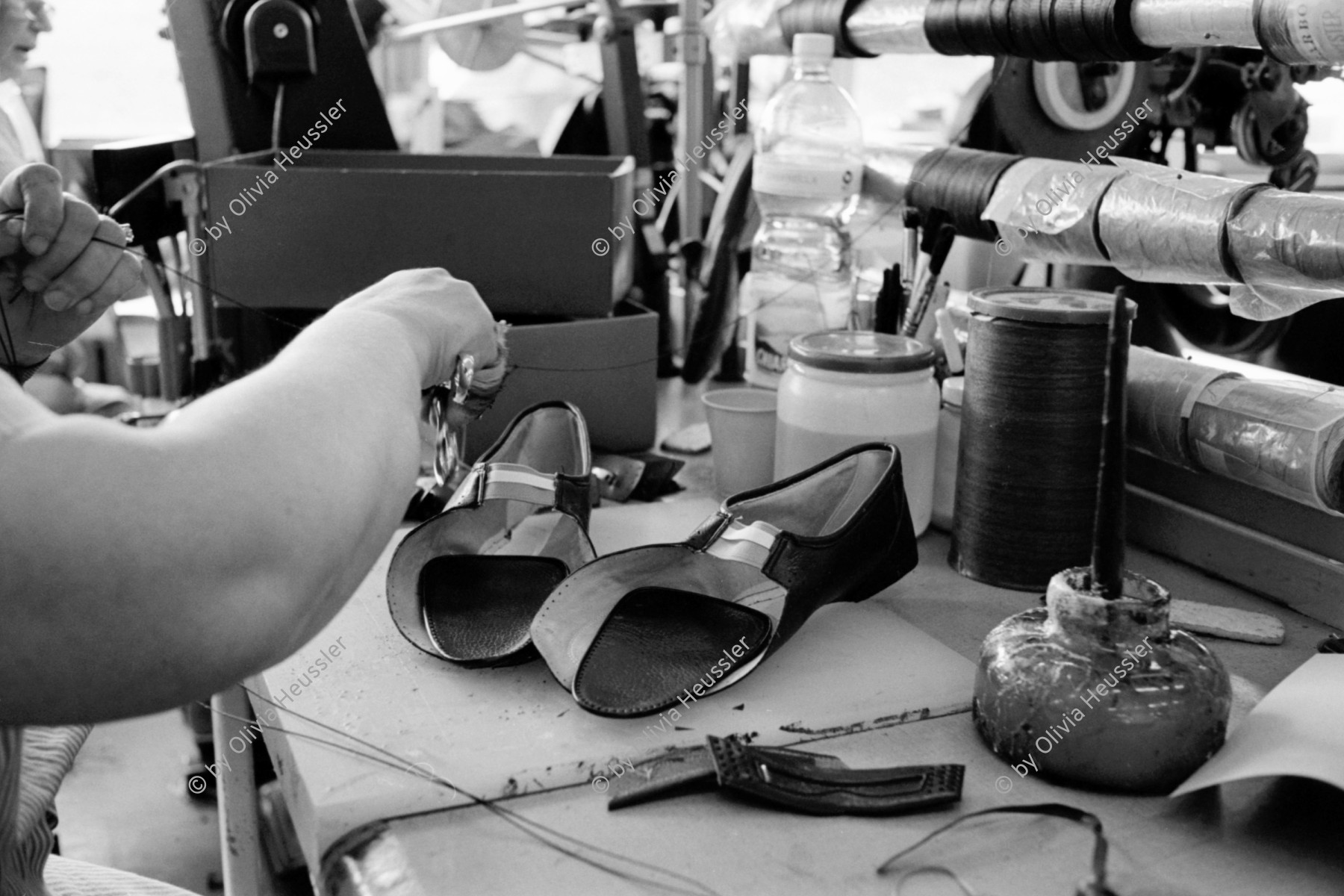 Image of sheet 19960360 photo 0: Frauen Handarbeit  bei Bally
Schuhfabrik Bally in Stabio, Ticino Tessin Schweiz. 20.05.96  1996 Shoes factory south Switzerland business manufactor  women woman work working © 1996, Olivia Heussler


Schuhfabrik Bally Stabio Kanton Tessin Svizzera
Canton Ticino Switzerland 1996
woman work shoes shoefabric
AEHMO √