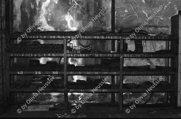 Image of sheet 19960380 photo 1: Velowerkstatt Transfer SAH  Felix Lutz Tel 091 864 29 29 Gabriele Cieslakiewicz
Abbruch und Entsorgung der Metallfabrik Monteforno Stahlwerk der Von Roll
Acciaierie e Laminatoi SA, Metallwerke Monteforno, war ein Stahlwerk mit Sitz in Bodio im Schweizer Kanton Tessin Svizzera Schweiz Switzerland Leventina
Out of: 
Schichtwechsel, Rotpunktverlag 
Jour ouvrable , Edition d'en bas
Per chi suona la sirena, Editione Casagrande
SMUV UNIA