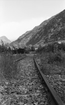 Image of sheet 19960400 photo 2: 18 -36 Transfer Projekt SAH Fahradwerkstatt mit 'ausgedienten' Arbeiter der Monteforno. Von Roll Erprobung eines paralell Tandems. Gotthard  
Kanton Tessin Biasca Bodio 1996
Aus: Schichtwechsel

Abbruch und Entsorgung der Metallfabrik Monteforno Stahlwerk der Von Roll
Acciaierie e Laminatoi SA, Metallwerke Monteforno, war ein Stahlwerk mit Sitz in Bodio im Schweizer Kanton Tessin Svizzera Schweiz Switzerland Leventina