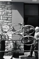 Image of sheet 19960400 photo 30: Die entlassenen Arbeiter des stillgelegten Stahlwerk Monteforno der Von Roll bauen Velokonstruktionen. Bodio, Schweiz 1996 √

Abbruch und Entsorgung der Metallfabrik Monteforno Stahlwerk der Von Roll
Acciaierie e Laminatoi SA, Metallwerke Monteforno, war ein Stahlwerk mit Sitz in Bodio im Schweizer Kanton Tessin Svizzera Schweiz Switzerland Leventina

Out of:
Schichtwechsel, Rotpunktverlag S.162
Jour ouvrable , Edition d'en bas
Per chi suona la sirena, Editione Casagrande
SMUV UNIA