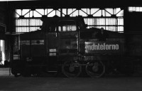 Image of sheet 19960400 photo 5: 18 -36 Transfer Projekt SAH Fahradwerkstatt mit 'ausgedienten' Arbeiter der Monteforno. Von Roll Erprobung eines paralell Tandems. Gotthard  
Kanton Tessin Biasca Bodio 1996
Aus: Schichtwechsel

Abbruch und Entsorgung der Metallfabrik Monteforno Stahlwerk der Von Roll
Acciaierie e Laminatoi SA, Metallwerke Monteforno, war ein Stahlwerk mit Sitz in Bodio im Schweizer Kanton Tessin Svizzera Schweiz Switzerland Leventina