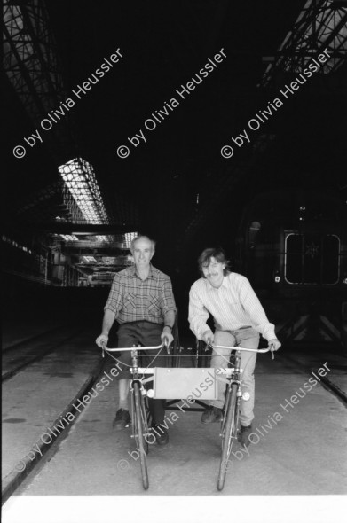 Image of sheet 19960410 photo 4: frtsg. Transfer SAH letzter Eisenrest  30-36 Eisenstahl für Beton

Abbruch und Entsorgung der Metallfabrik Monteforno Stahlwerk der Von Roll
Acciaierie e Laminatoi SA, Metallwerke Monteforno, war ein Stahlwerk mit Sitz in Bodio im Schweizer Kanton Tessin Svizzera Schweiz Switzerland Leventina

Out of:
Schichtwechsel, Rotpunktverlag
Jour ouvrable , Edition d'en bas
Per chi suona la sirena, Editione Casagrande
SMUV UNIA