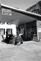 Image of sheet 19960420 photo 28: © 1996, Olivia Heussler / www.clic.li
Der Sexshop 'Venere', in der ehemaligen Autogarage, liegt nahe des stillgelegten Stahlwerk Monteforno in Bodio. Schweiz 1996 √ 
The sex shop 'Venere', in the former car garage, located near the disused steelworks Monteforno
work sex women motorrad doll 
Ticino Tessin Svizzera Switzerland