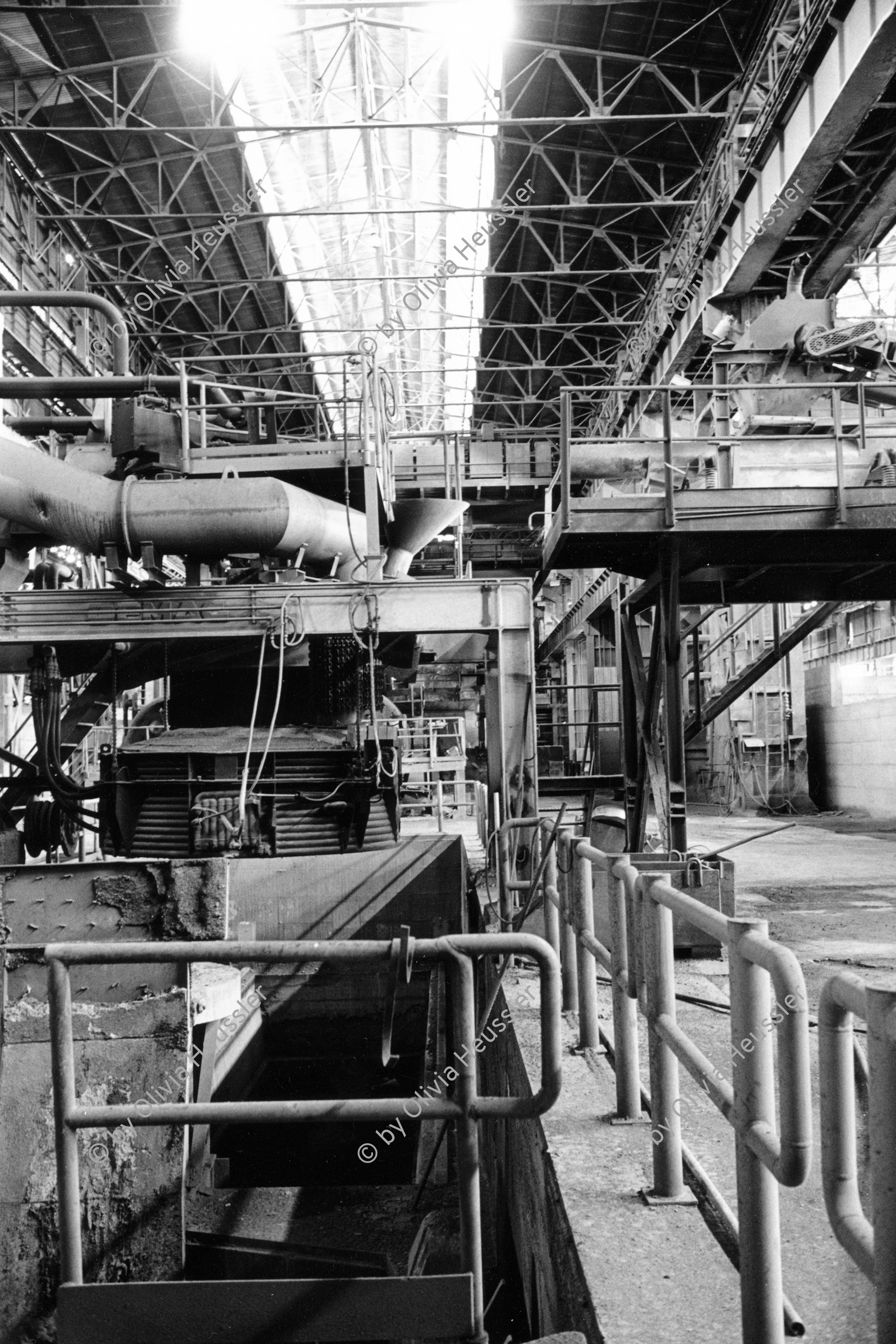 Image of sheet 19960420 photo 29: © 1996, Olivia Heussler / www.clic.li
Im stillgelegten Stahlwerk Monteforno der Von Roll in Bodio, Schweiz 1996 √
In the disused steelworks Monteforno  Canton Ticino Tessin Svizzera Switzerland 

Out of: Schichtwechsel, Rotpunktverlag Jour ouvrable , Edition d'en bas Per chi suona la sirena, Editione Casagrande SMUV UNIA