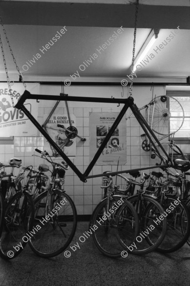 Image of sheet 19960420 photo 6: Fahrradwerstatt Tandem Sexshop in Tankstelle Im stillgelegten Stahlwerk Monteforno der Von Roll in Bodio, Schweiz. 05.96

Out of: 
Schichtwechsel, Rotpunktverlag 
Jour ouvrable , Edition d'en bas
Per chi suona la sirena, Editione Casagrande
SMUV UNIA