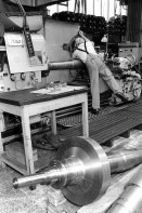 Image of sheet 19960430 photo 14: Arbeiter in der Montagehalle der ABB Turbo Systems Ltd. in Baden, Schweiz. 05. 1996 √


The company in its current form was created in 1988, but its history spans over 120 years.  ABB’s success has been driven particularly by a strong focus on research and development.  The company maintains seven corporate research centers around the world and has continued to invest in R&D through all market conditions.

Out of:
Per chi suona la sirena;  una giornata di lavoro in Svizzera EDIZIONI CASAGRANDE

Jour ouvrable: Une journée dans le monde du travail en Suisse EDITIONS D’EN BAS

Schichtwechsel: Ein Tag in der Arbeitswelt der Schweiz
ROTPUNKTVERLAG S.171