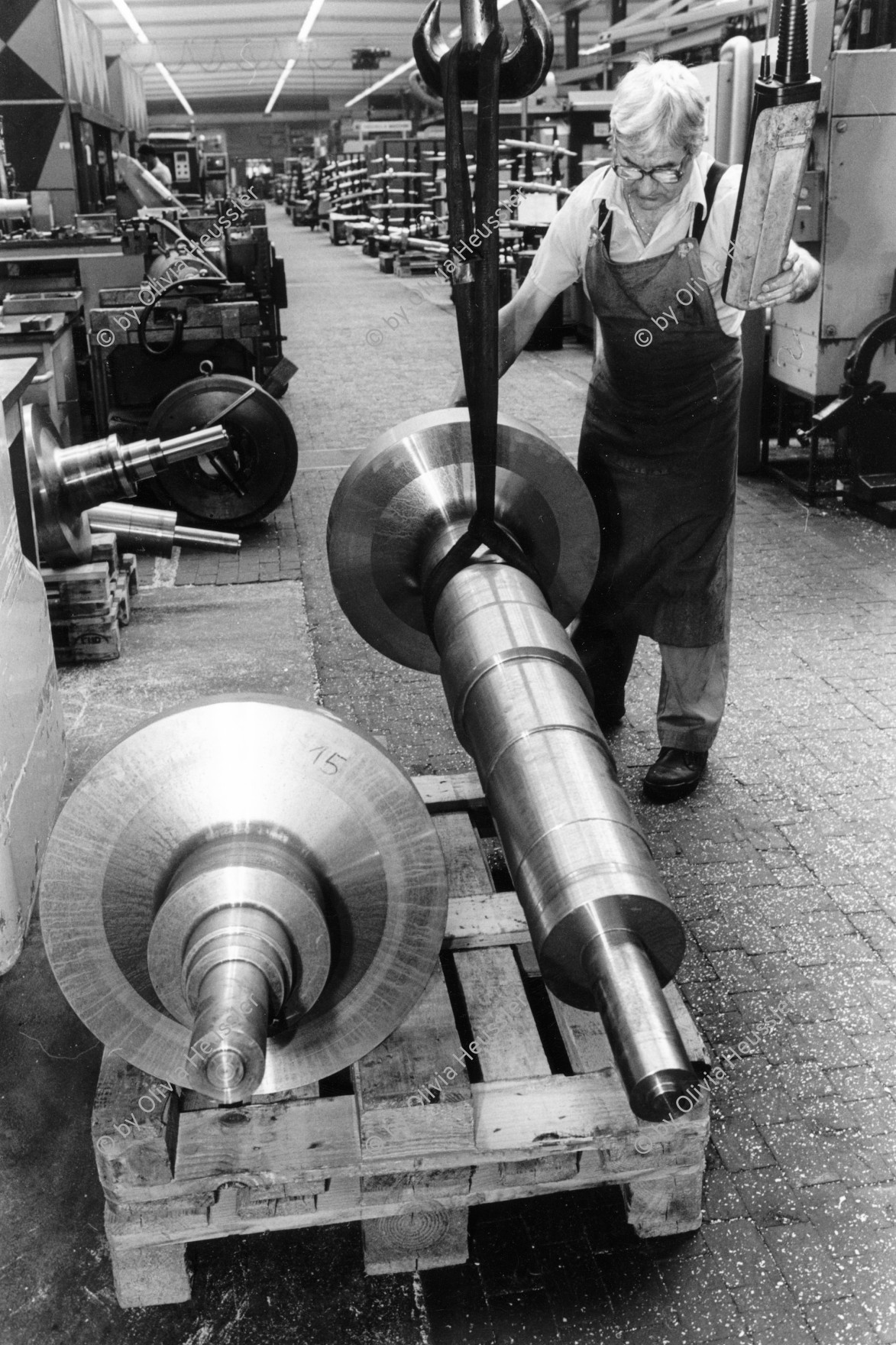 Image of sheet 19960430 photo 20: Arbeiter in der Montagehalle der ABB Turbo Systems Ltd. in Baden, Schweiz. 05. 1996 √
Man at work, worker in the assembly hall of ABB Turbo Systems Ltd. Baden Canton Aargau Switzerland 
1891 ist ein denkwürdiges Jahr. Charles E. Brown und Walter Boveri gründen die Brown, Boveri & Cie. in Baden. Es beginnt eine eindrückliche Erfolgsgeschichte, die nachhaltige Spuren in der Schweizer Wirtschaft hinterlässt. Das elektrotechnische Unternehmen vollbringt eine Pionierleistung nach der anderen, erschliesst sich neue Märkte und wächst in einem Tempo, dass einem der Atem stockt
The company in its current form was created in 1988, but its history spans over 120 years.  ABB’s success has been driven particularly by a strong focus on research and development.  The company maintains seven corporate research centers around the world and has continued to invest in R&D through all market conditions.