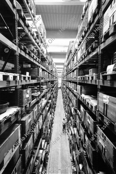 Image of sheet 19960440 photo 32: Man at work, worker in the assembly hall of ABB Turbo Systems Ltd. Baden Canton Aargau Switzerland 

1891 ist ein denkwürdiges Jahr. Charles E. Brown und Walter Boveri gründen die Brown, Boveri & Cie. in Baden. Es beginnt eine eindrückliche Erfolgsgeschichte, die nachhaltige Spuren in der Schweizer Wirtschaft hinterlässt. Das elektrotechnische Unternehmen vollbringt eine Pionierleistung nach der anderen

Out of: Schichtwechsel, Rotpunktverlag S.173
Jour ouvrable , Edition d'en bas Per chi suona la sirena, Editione Casagrande SMUV UNIA