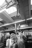 Image of sheet 19960440 photo 9: © 1996, Olivia Heussler / www.clic.liArbeiter in der Montagehalle der ABB Turbo Systems Ltd. in Baden, Schweiz 1996 
√
Man at work, worker in the assembly hall of ABB Turbo Systems Ltd. Baden Canton Aargau Switzerland 

1891 ist ein denkwürdiges Jahr. Charles E. Brown und Walter Boveri gründen die Brown, Boveri & Cie. in Baden. Es beginnt eine eindrückliche Erfolgsgeschichte, die nachhaltige Spuren in der Schweizer Wirtschaft hinterlässt. Das elektrotechnische Unternehmen vollbringt eine Pionierleistung nach der anderen, erschliesst sich neue Märkte und wächst in einem Tempo, dass einem der Atem stockt