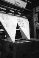 Image of sheet 19960460 photo 35: frtsg. ABB Baden Büro Turbo System AG  Frau Biondi - 15.
ab 16 Der Bund Druckerei Arbeiter Drucker Buchdruck Bümpliz Morgenstr. 31.Mai 
23.00 -2.30 Uhr Bern Schweiz 1996

'Neue Farbe für die Druckmaschine. 'Der Bund' Druckereizentrum Bümpliz, Bern. 05.96 1996
Out of: 
Schichtwechsel, Rotpunktverlag 
Jour ouvrable , Edition d'en bas
Per chi suona la sirena, Editione Casagrande
SMUV UNIA