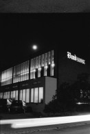 Image of sheet 19960461 photo 1: Aus: Schichtwechsel
Nachtschicht night shift
Der Bund Druckerei zentrum in Bümpliz Bern Nachts um 23:00 Uhr mit Vollmond. Zeitungspapier in Rollen und Arbeiter Drucker und SpeditionsarbeiterInnen. Schweiz 1996
paper newspaper printing media print work worker